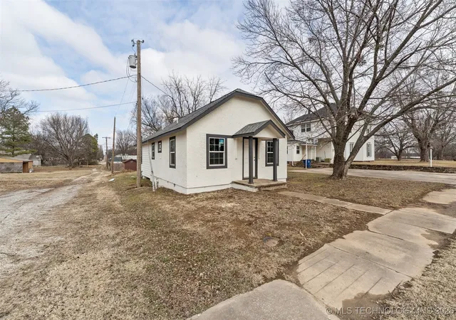 2nd image of 404 W Sequoyah Ave, Vinita, OK 74301 | MLS# 2604139