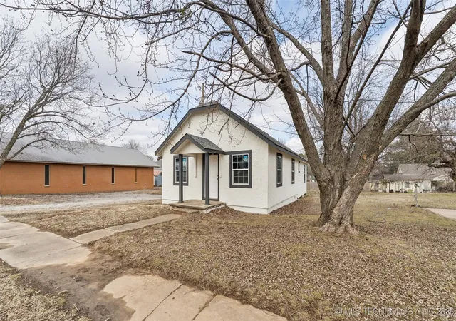 3rd image of 404 W Sequoyah Ave, Vinita, OK 74301 | MLS# 2604139