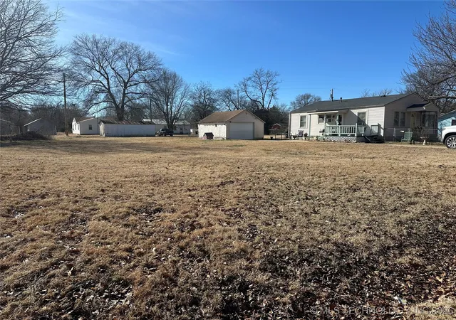 Homes for sale in Okmulgee, OK | 900 W 10th St, Okmulgee, OK 74447 | MLS# 2603951