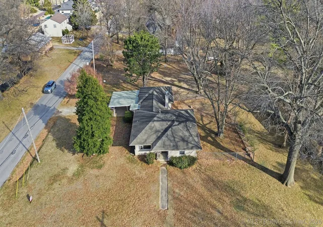 Photo 4 of Sale Pending at 4905 S Columbia Ave, Tulsa, OK 74105 | MLS# 2604197 | Listing updated on 2026-08-20