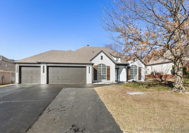 Homes for sale in Claremore, OK | 3204 Heritage Dr, Claremore, OK 74019 | MLS# 2551010