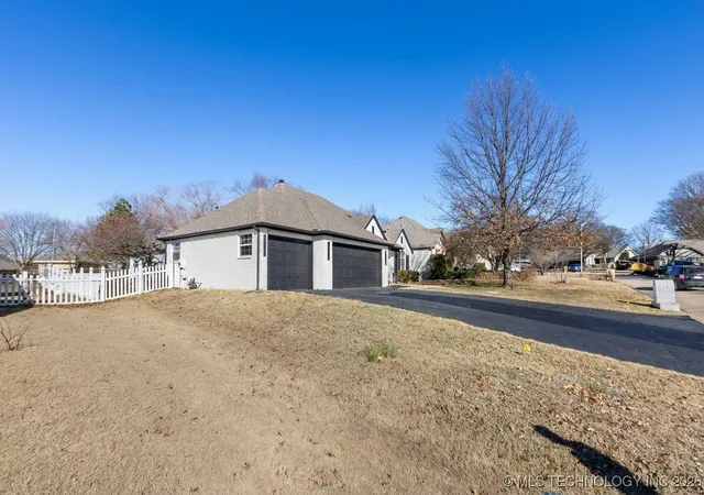 Homes for sale in Claremore, OK | 3204 Heritage Dr, Claremore, OK 74019 | MLS# 2551010