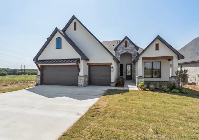 Homes for sale in Bixby, OK | 2722 E 134Th Cir, Bixby, OK 74008 | MLS# 2603295