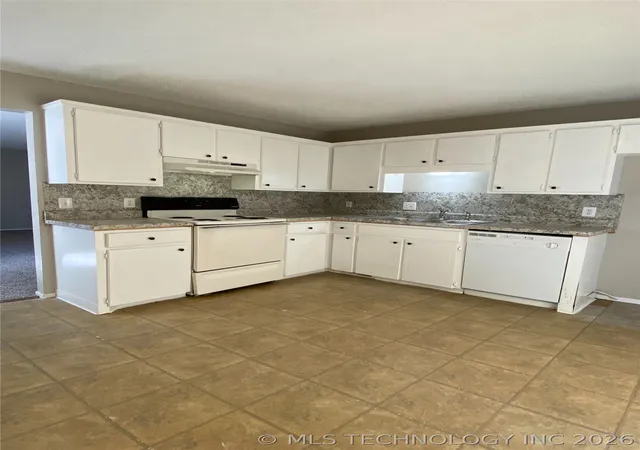 Homes for sale in Jenks, OK | 11129 S Date St, Jenks, OK 74037 | MLS# 2603069