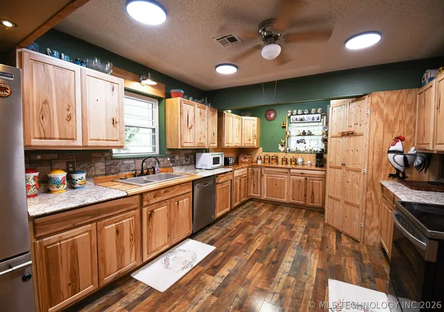 Homes for sale in Stigler, OK | 1108 Maple Ln, Stigler, OK 74462 | MLS# 2604446