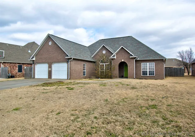 2nd image of 1129 Elizabeth Dr, Checotah, OK 74426 | MLS# 2604445