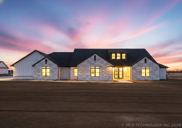 2nd image of 2233 W Drake Rd, Sallisaw, OK 74955 | MLS# 2604566
