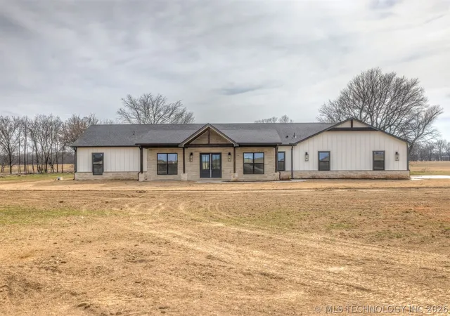 Single family home for sale at 36870 E 186th Street S, Porter, OK 74454 | MLS# 2604578