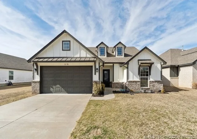 Homes for sale in Collinsville, OK | 12316 N 130th Eastavenue, Collinsville, OK 74021 | MLS# 2605006