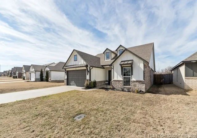 Homes for sale in Collinsville, OK | 12316 N 130th Eastavenue, Collinsville, OK 74021 | MLS# 2605006