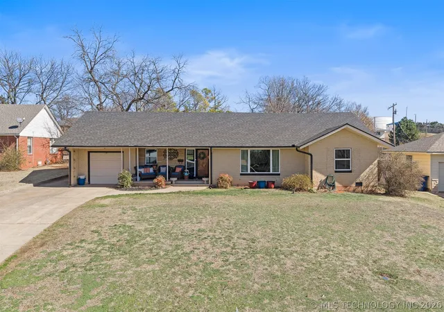 Homes for sale in Duncan, OK | 1506 Crescent Dr, Duncan, OK 73533 | MLS# 2604909