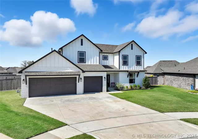 Photo 3 of Sale Pending at 10434 S 232nd Eastavenue, Broken Arrow, OK 74014 | MLS# 2605104 | Listing updated on 2026-03-13