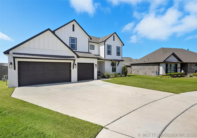 Photo 4 of Sale Pending at 10434 S 232nd Eastavenue, Broken Arrow, OK 74014 | MLS# 2605104 | Listing updated on 2026-03-13