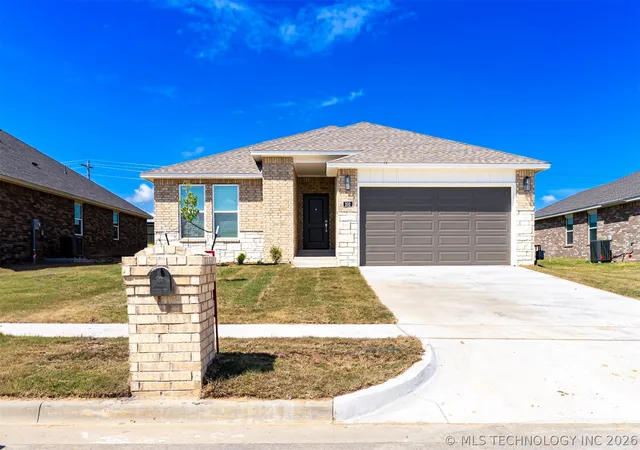 Homes for sale in Collinsville, OK | 202 S 26th St, Collinsville, OK 74021 | MLS# 2605226
