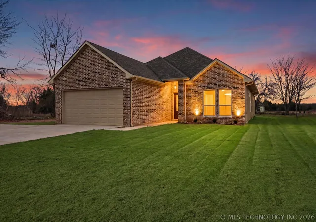 Homes for sale in Colbert, OK | 116 8th Ave, Colbert, OK 74733 | MLS# 2605258