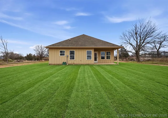Homes for sale in Colbert, OK | 116 8th Ave, Colbert, OK 74733 | MLS# 2605258