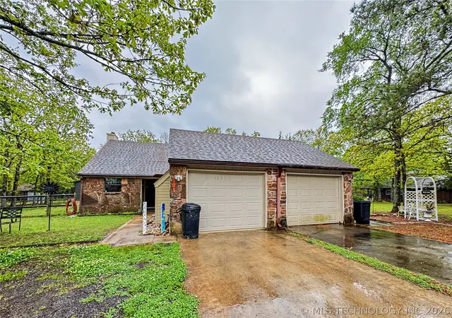 Homes for sale in Tahlequah, OK | 105 Summit Ridge Dr, Tahlequah, OK 74464 | MLS# 2605293