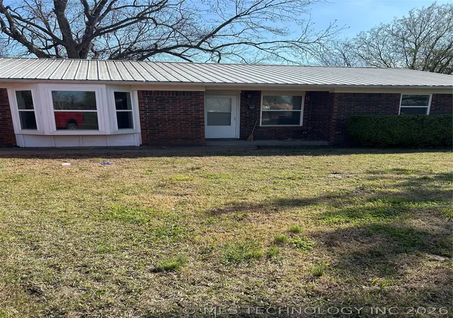 Homes for sale in Stigler, OK | 402 F St, Stigler, OK 74462 | MLS# 2605432