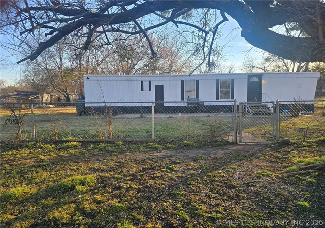 Homes for sale in Caddo, OK | 415 Russell St, Caddo, OK 74729 | MLS# 2604487