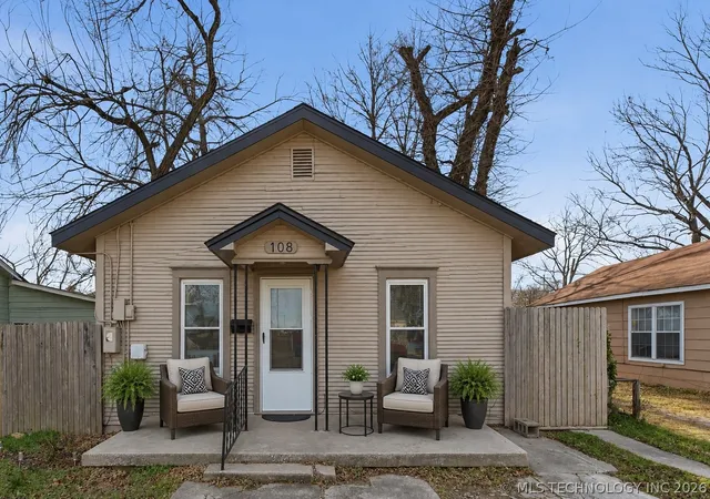 Homes for sale in Skiatook, OK | 108 E 5th St, Skiatook, OK 74070 | MLS# 2605469