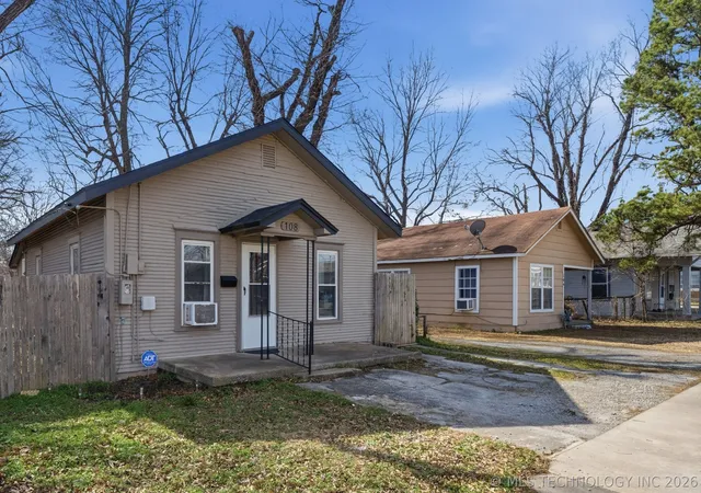 Homes for sale in Skiatook, OK | 108 E 5th St, Skiatook, OK 74070 | MLS# 2605469