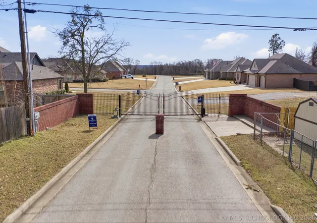 Homes for sale in Sapulpa, OK | 1400 Mabelle Dr, Sapulpa, OK 74066 | MLS# 2605648
