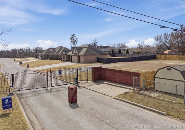 Homes for sale in Sapulpa, OK | 1400 Mabelle Dr, Sapulpa, OK 74066 | MLS# 2605648