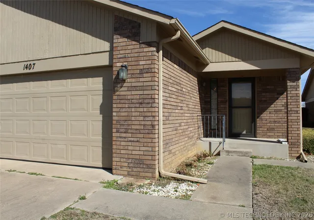 Photo 2 of Single family home for sale at 1407 Windsor Dr, Ardmore, OK 73401 | MLS# 2605630 | Listing updated on 2026-08-24