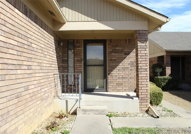 Photo 3 of Single family home for sale at 1407 Windsor Dr, Ardmore, OK 73401 | MLS# 2605630 | Listing updated on 2026-08-24