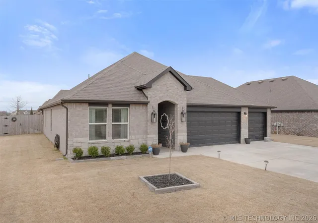 Homes for sale in Bartlesville, OK | 6423 Goldenrod Ln, Bartlesville, OK 74006 | MLS# 2605295