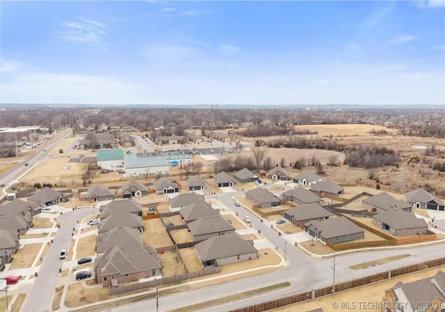 Homes for sale in Bartlesville, OK | 6423 Goldenrod Ln, Bartlesville, OK 74006 | MLS# 2605295