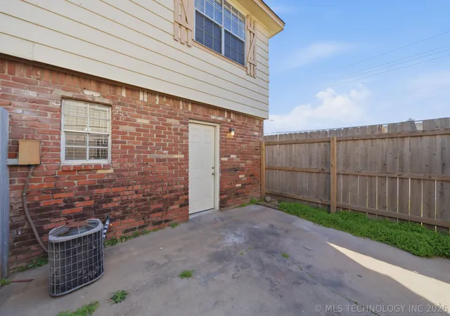 Homes for sale in Tulsa, OK | 6156 S Madison Place, Tulsa, OK 74105 | Houzeo