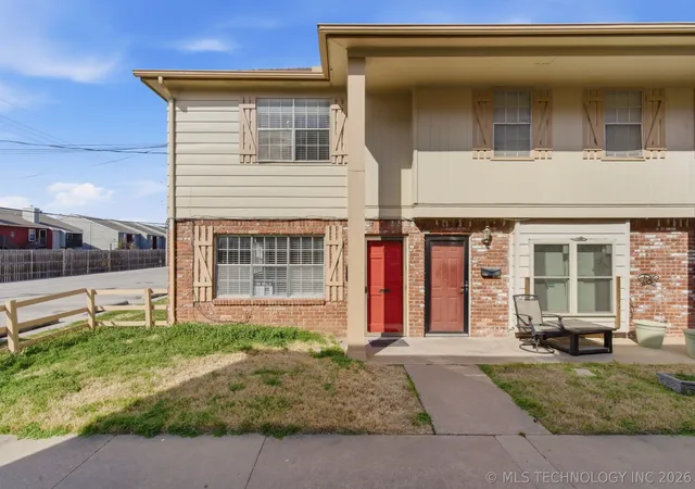 Homes for sale in Tulsa, OK | 6156 S Madison Pl #D, Tulsa, OK 74105 | MLS# 2605402