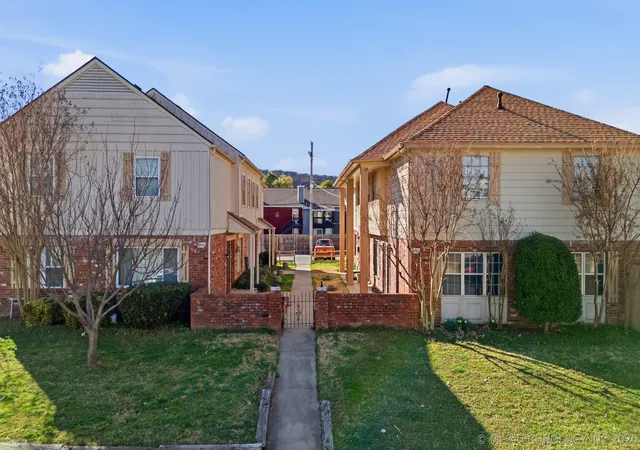 Homes for sale in Tulsa, OK | 6156 S Madison Pl #D, Tulsa, OK 74105 | MLS# 2605402