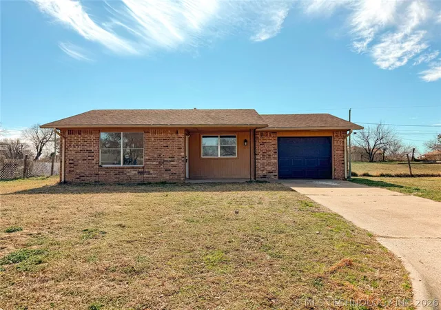 Homes for sale in Okmulgee, OK | 422 E 24th St, Okmulgee, OK 74447 | MLS# 2605791