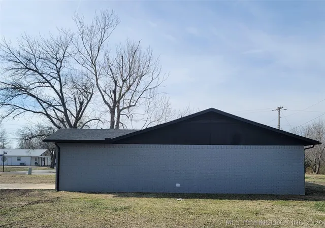 11th image of 802 E Knisley Ave, Checotah, OK 74426 | MLS# 2605925