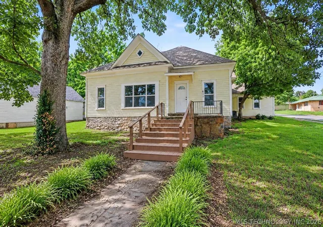 2nd image of 611 Goingsnake St, Tahlequah, OK 74464 | MLS# 2605977