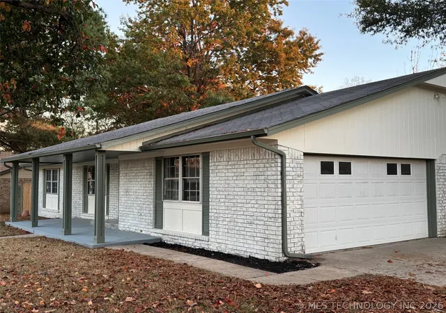 Photo 1 of Sale Pending at 2701 E Indianola St, Broken Arrow, OK 74014 | MLS# 2604704 | Listing updated on 2026-08-24