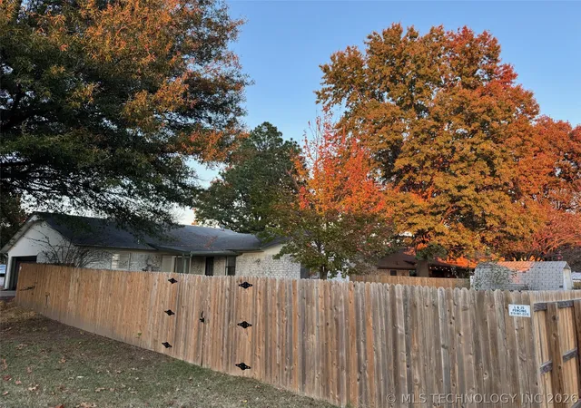 Photo 4 of Sale Pending at 2701 E Indianola St, Broken Arrow, OK 74014 | MLS# 2604704 | Listing updated on 2026-08-24