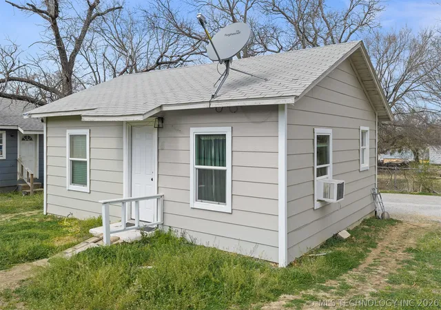 Homes for sale in Healdton, OK | 598 2Nd St, Healdton, OK 73438 | MLS# 2605399