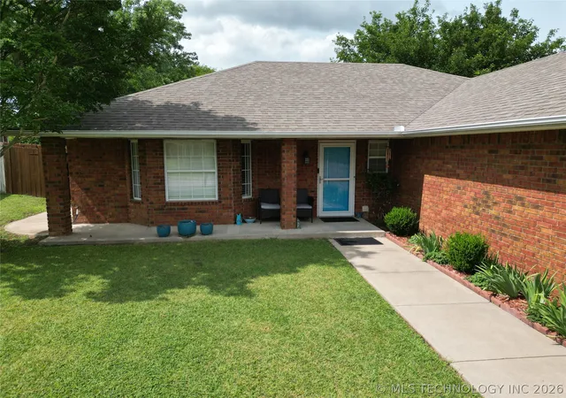Photo 1 of Sale Pending at 2513 Westwood Ct, Ardmore, OK 73401 | MLS# 2606396 | Listing updated on 2026-09-19