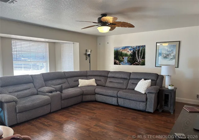 Photo 4 of Sale Pending at 2513 Westwood Ct, Ardmore, OK 73401 | MLS# 2606396 | Listing updated on 2026-09-19