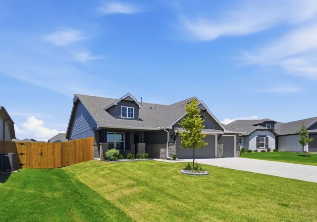 Photo 3 of Sale Pending at 2906 W Albuquerque Pl, Broken Arrow, OK 74011 | MLS# 2606606 | Listing updated on 2026-08-21