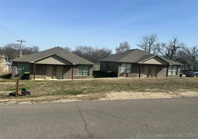 Homes for sale in Ada, OK | 300 E 17th St, Ada, OK 74820 | MLS# 2606263