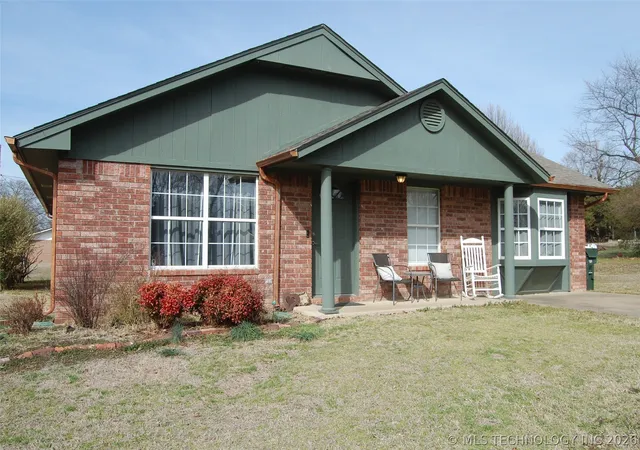 Homes for sale in Henryetta, OK | 608 Pine St, Henryetta, OK 74437 | MLS# 2606759