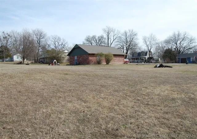Homes for sale in Henryetta, OK | 608 Pine St, Henryetta, OK 74437 | MLS# 2606759