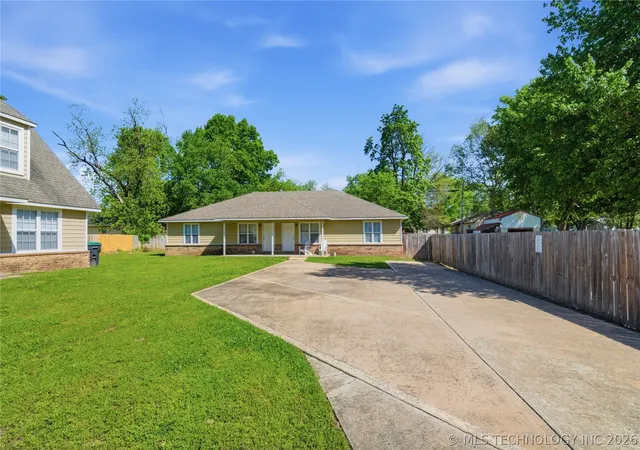 2nd image of 310 York St, Tahlequah, OK 74464 | MLS# 2606806