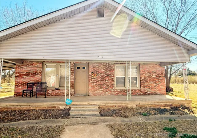 Homes for sale in Holdenville, OK | 715 N Burgess, Holdenville, OK 74848 | MLS# 2606765