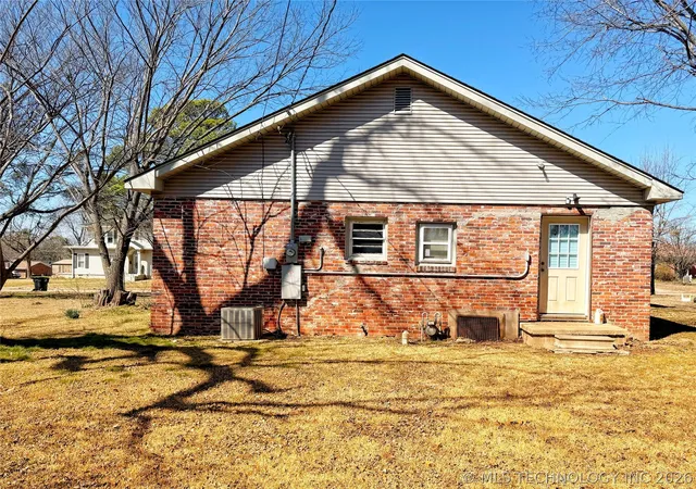 Homes for sale in Holdenville, OK | 715 N Burgess, Holdenville, OK 74848 | MLS# 2606765