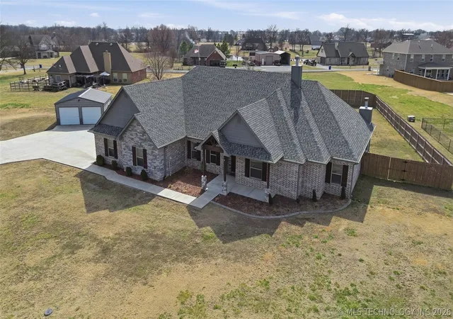 Homes for sale in Pryor, OK | 795 Blue Bird Ln, Pryor, OK 74361 | MLS# 2606730